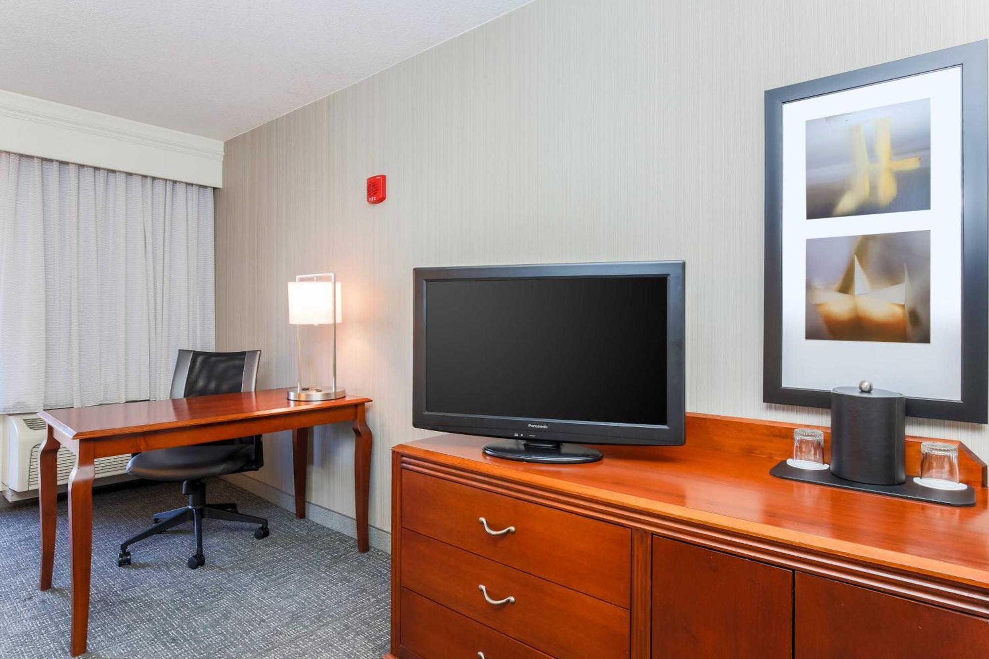 Courtyard By Marriott Roseville Galleria Mall/Creekside Ridge Drive Eksteriør bilde